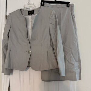 Giovanna Signature Light Gray Blazer‎ and Skirt Set